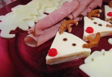 Antipasto di Natale, formaggio e prosciutto. Formaggio a forma di renna