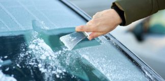 Come togliere il ghiaccio dal parabrezza senza rovinarlo. Ghiaccio parabrezza