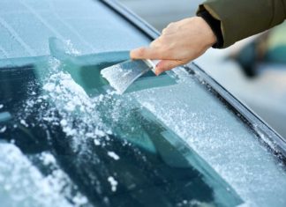 Come togliere il ghiaccio dal parabrezza senza rovinarlo. Ghiaccio parabrezza