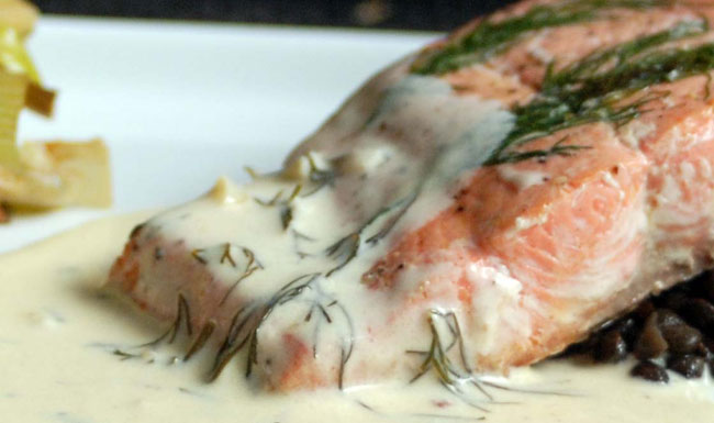 Salmone con crema di porri al limone Salmone con crema di porri