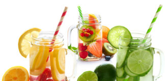 6 ricette per fare l’acqua aromatizzata Acqua aromatizzata frutta ed erbe