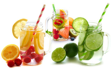 6 ricette per fare l’acqua aromatizzata Acqua aromatizzata frutta ed erbe