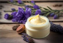 Addio alle mani screpolate: ricetta per la crema mani fatta in casa vasetto crema mani