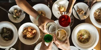 5 ricette gourmet a meno di 5 euro a persona piatti cena sul tavolo