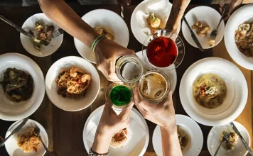 5 ricette gourmet a meno di 5 euro a persona piatti cena sul tavolo